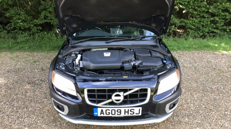 Volvo XC70 2.4 D5 SE Premium Geartronic AWD 5dr